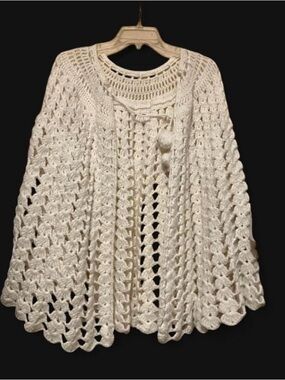 Vintage 1970’s Crochet Poncho Cape Wrap. OSFM